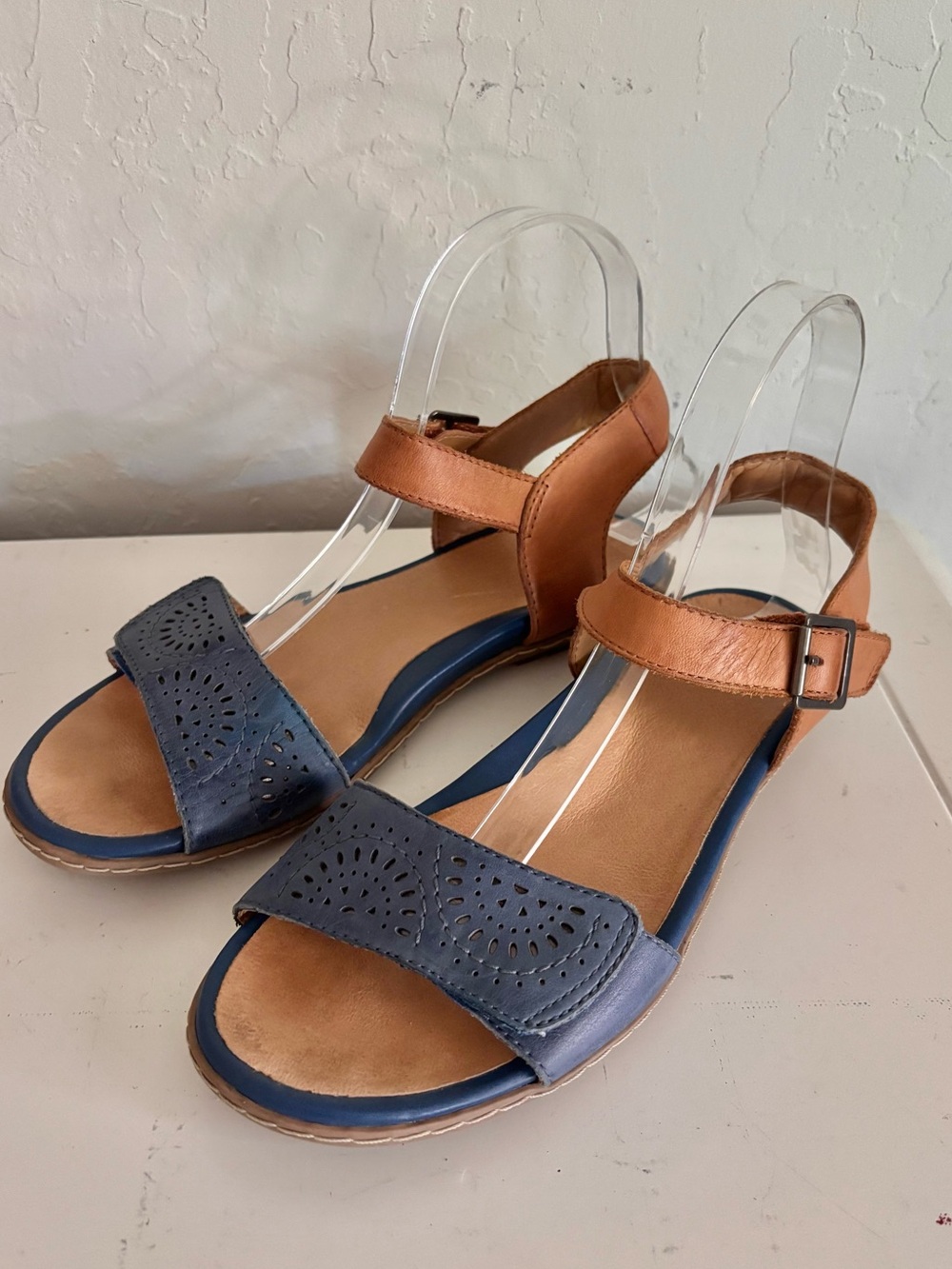 Earth "Star" Sandals Sapphire Blue Laser-cut Leather and Tan Strap, Sz 7.5